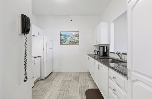 Old Orchard Beach Condo | Condo Room 606 Lovely beach and pier view from this cozy 1 bedroom!