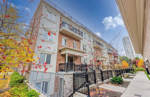 Fisherville House | Condo Townhouse in TorontonModern and Stylish condo townhousen