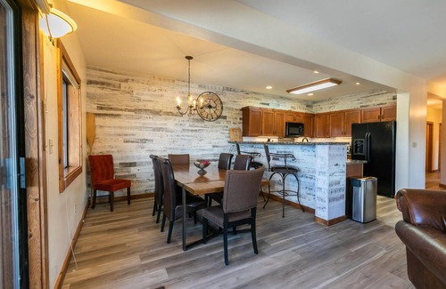 Truckee Condo | Condo w/Beautiful Mountain View. Steps from Ski/Trails. Donner Lake. EV outlet