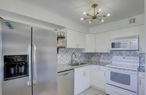 Lauderdale-by-the-Sea Condo | Condo w/Heated Pool and Steps to the Beach! Min 90-Day Rental