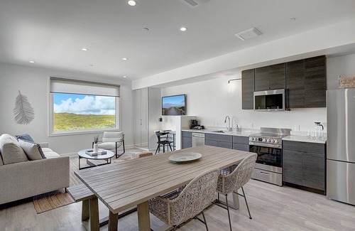 Corpus Christi Condo | Condo w/Loft & Deck! Private Walkable Beach Access, On-site Pool