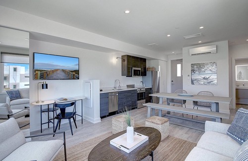 Corpus Christi Condo | Condo w/Loft & Deck! Private Walkable Beach Access, On-site Pool