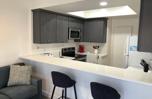 Avalon Condo | Condo w/mountain & partial ocean view - upper balcony