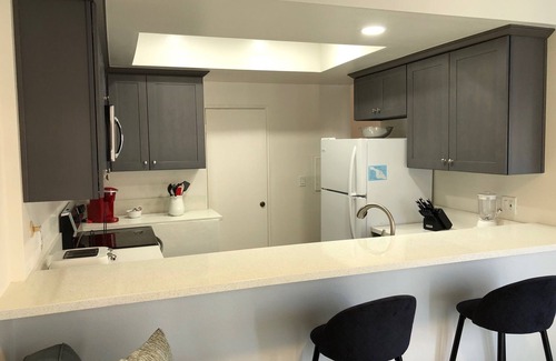 Avalon Condo | Condo w/mountain & partial ocean view - upper balcony