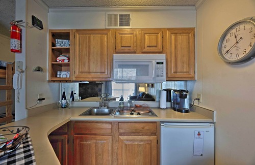 Ruidoso Condo | Condo w/Mtn Views & Balcony, 2 Mi to Lake!