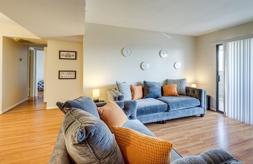 South Main Condo | Condo w/ Outdoor Pool Access: 1 Mi to NRG Stadium