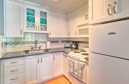 Old Naples Condo | Condo w/Pool Access: Walk to Shopping & Beach!
