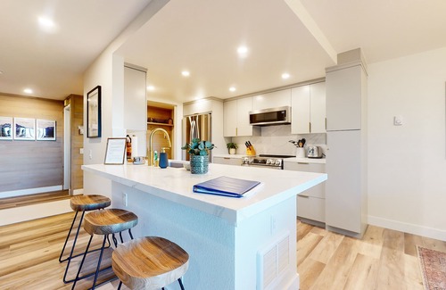 Mammoth Lakes Condo | Condo w/Private Parking, Walk to Canyon Lodge | Balcony/WiFi/Full Kitchen