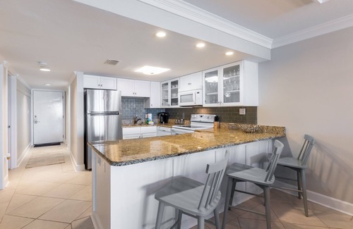 Gulf Shores Condo | Condo with Breathtaking View | Private Balcony