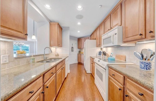Westlake Corner Condo | Condo with pool ! Pet friendly