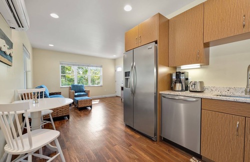 Bliss Corner Apartment | Condo with private beach access
