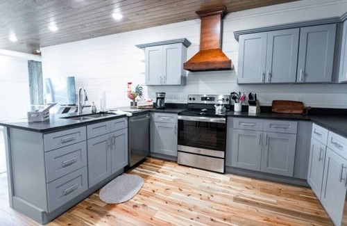 Cullman Apartment | Condominium B in the Hollernn