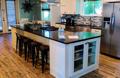 Dunedin House | Condor Nest-private home-walk to downtown & the water! nNew heated POOL!