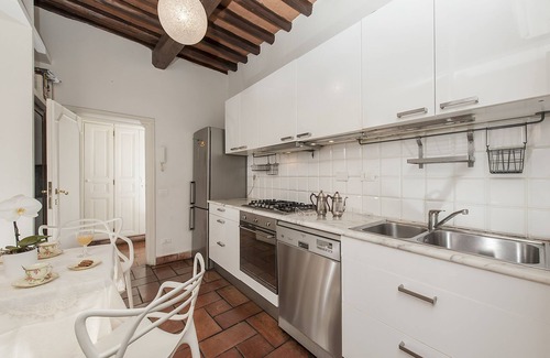 Rione III Colonna Apartment | Condotti 21 Penthouse