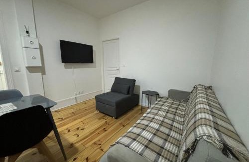 La Courneuve Apartment | Confort 6 pers & Wi-Fi rapide
