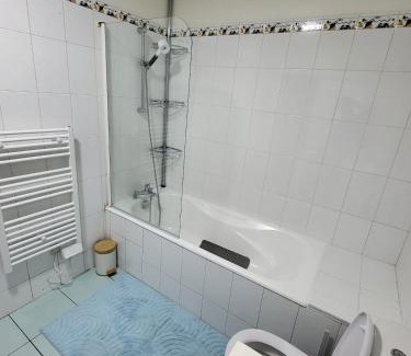 Issy-les-Moulineaux Apartment | Confort et parking à 10 min de Paris