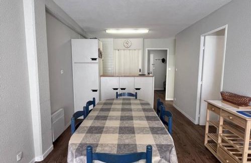 Cauterets Apartment | Confort moderne à Cauterets : T2 avec cuisine équipée et alcôve. Capacité 4 pers. - FR-1-812-57