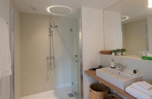 Sauzon Apartment | Confort moderne à Sauzon avec vue sur port, accessible PMR, wifi, linge inclus - FR-1-418-184