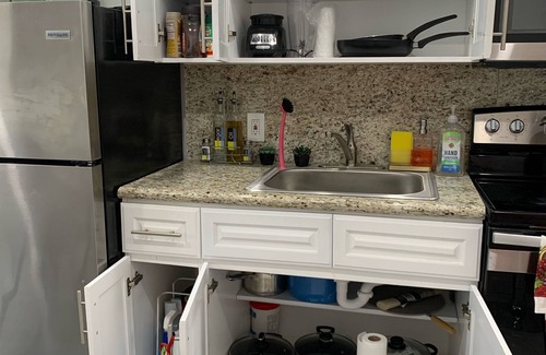 Hialeah House | Confortable ! Close to all in Miami , 10 minutes away from the Miami aeropuerto