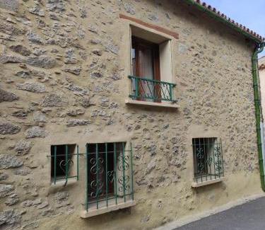 Molitg-les-Bains House | Confortable maison de village en pierre typique