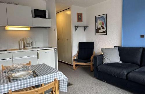 Montgenevre Apartment | Confortable studio 2 pers. à Montgenèvre, balcon ouest, bien équipé, parking, options WiFi et linge - FR-1-330D-22