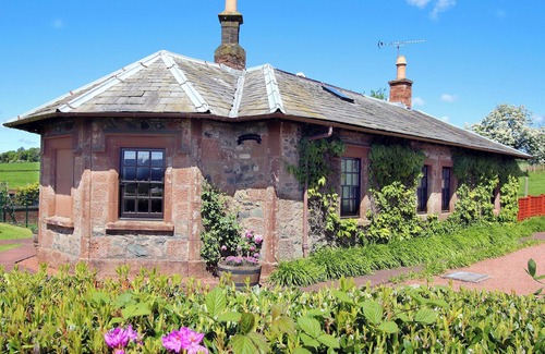 Kelton Cottage | CONHEATH GATELODGE COTTAGE