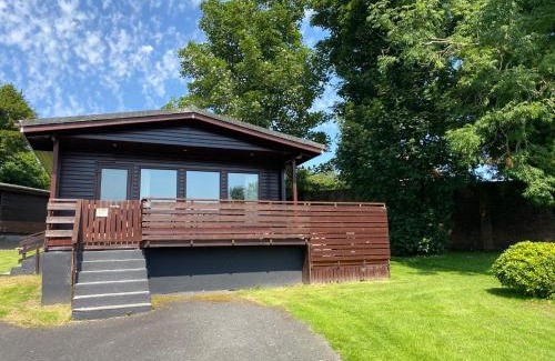 Newton Stewart Ski Chalet | Conifer Lodge 25 with Hot Tub