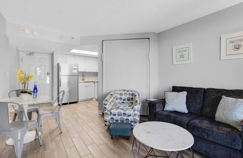 Myrtle Beach Condo | Connect with our 1BR Oceanview Suite
