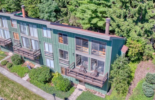 Hidden Valley House | 🌸 Connecting Families with Nature: Spring Escape at Hidden Valley Resort! 🌄