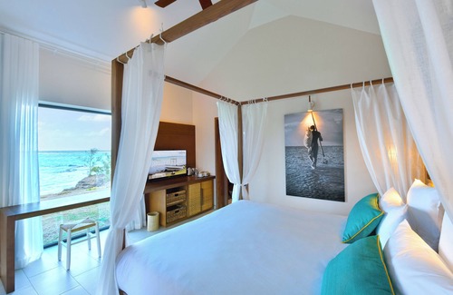 Coromandel Hotel | Constance Tekoma. Rodrigues