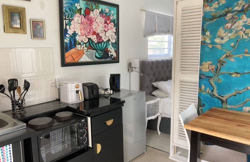 Constantia Cottage | Constantia Lazy River, Froggs Leap studio for 2 people and 2 small kids on sofa