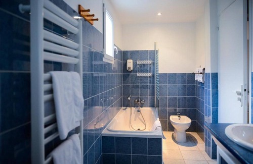 La Riviere-Saint-Sauveur Hotel | Contact Hôtel - Motel les Bleuets & SPA