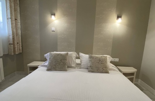 La Riviere-Saint-Sauveur Hotel | Contact Hôtel - Motel les Bleuets & SPA