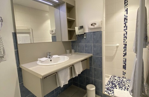 La Riviere-Saint-Sauveur Hotel | Contact Hôtel - Motel les Bleuets & SPA