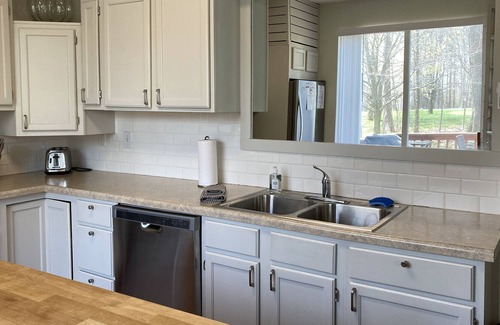 Jefferson Township House | Contact Free Mtn Escape, Walk to Pool, Free Parking, Family Friendly