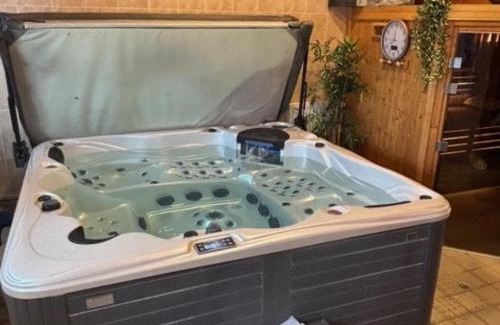 La Riviere-Saint-Sauveur Hotel | Contact hôtel - Motel Les Bleuets & SPA