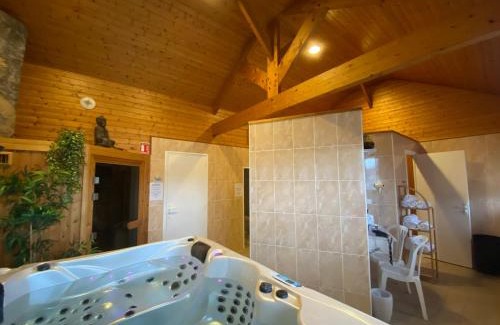 La Riviere-Saint-Sauveur Hotel | Contact hôtel - Motel Les Bleuets & SPA