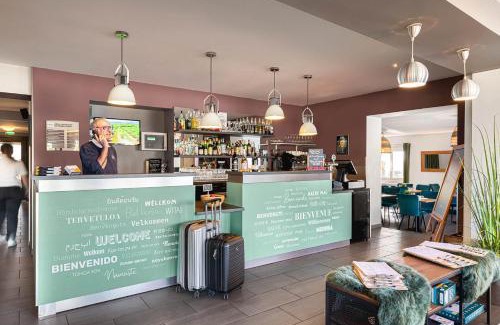 Amberieux Hotel | Contact Hôtels Les Pierres Dorées