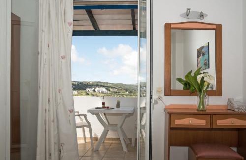 Kithira Apartment | Contaratos Holiday Lettings 3