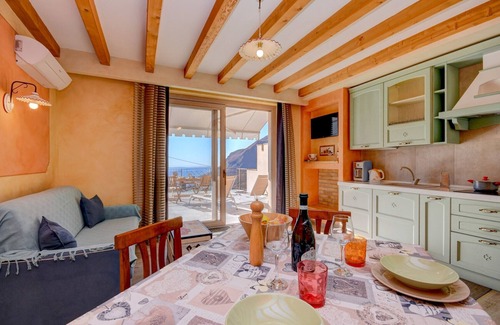 Gardola Apartment | Conte, with big balcony and lake view