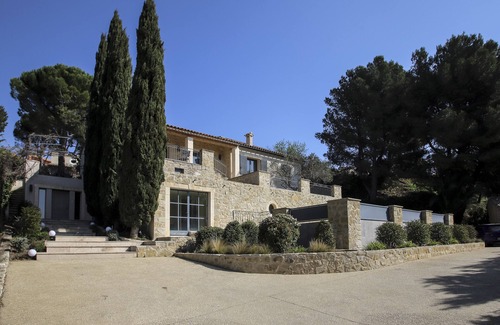 Maussane Villa | Contemporary villa with infinity pool and incredible view