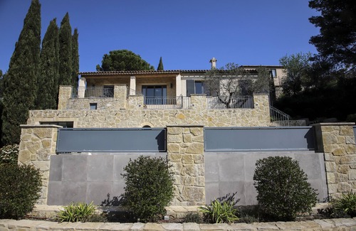 Maussane Villa | Contemporary villa with infinity pool and incredible view