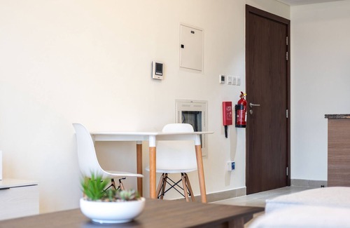Discovery Gardens Apartment | Contemporary 1BR in Al Furjan