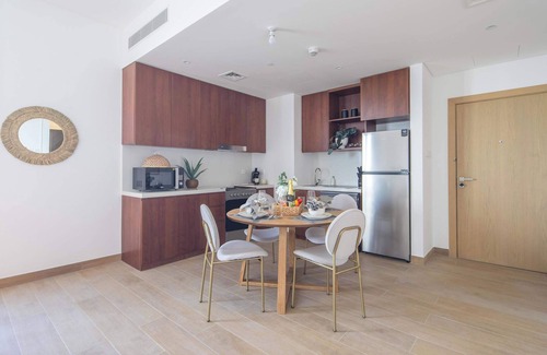 Dubai Apartment | Contemporary 1BR in La Mer with Skyline Views!