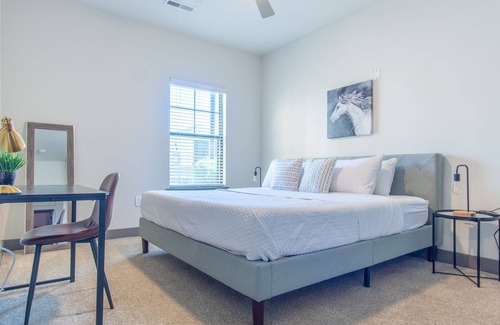 Hurstbourne Apartment | Contemporary 1BR Suite | Pool, Parking + Gym C