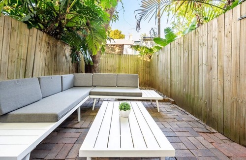 Enmore House | Contemporary 2-Bed House in Trendy Enmore