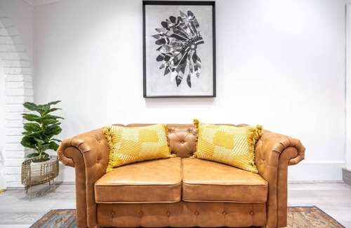 Enmore House | Contemporary 2-Bed House in Trendy Enmore