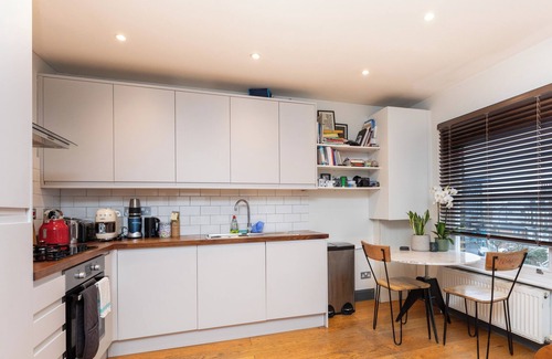 Tollington Apartment | Contemporary 2BD Flat — 4 Mins to Finsbury Park!
