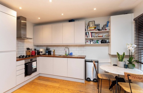 Tollington Apartment | Contemporary 2BD Flat — 4 Mins to Finsbury Park!