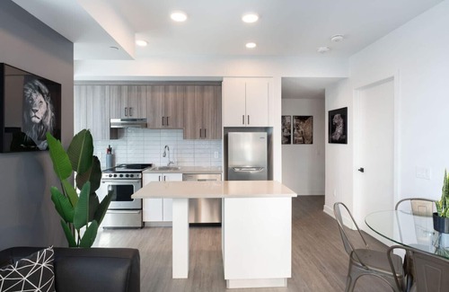 Civic Hospital - Experimental Farm - Central Park Apartment | Contemporary 2BR in Little Italy with Gym